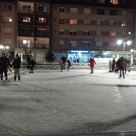 ДОМАЋИНСКИ: АПАТИНСКО КЛИЗАЛИШТЕ НА ОТПАДУ, СОМБОРСКО У ФУЛУ